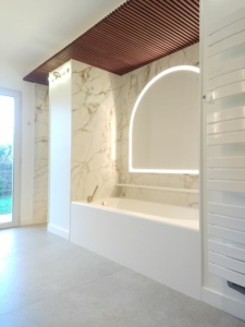 perfect cerame - baignoire avec miroir integre - faience marbree - besne